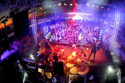 ShipRocked guests on the Norwegian Pearl deck